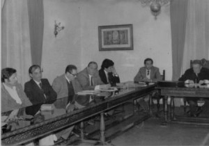 Una Seduta consiliare del 1984. Da sinistra: Caponetti, Catalfio, Favazza, Salamone, Maniaci e il sindaco Orlando
